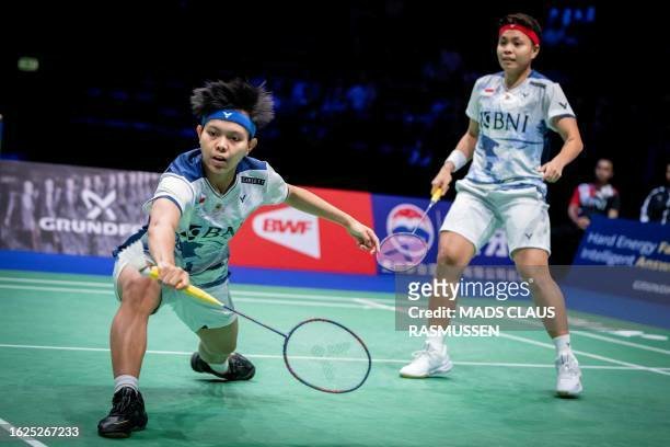 ainurohman's tweet image. Skrng setiap kali nonton Fadia tanding, rasanya selalu ingat cerita ibunya, Bu Sri Sunarti. 

Saking seringnya mengantar Fadia kecil tanding ke banyak tempat, Bu Sri sampai kenal dengan para penjual baju dan alat2 bulu tangkis yg beredar di sekitar GOR. 

Di tengah kelelahan…