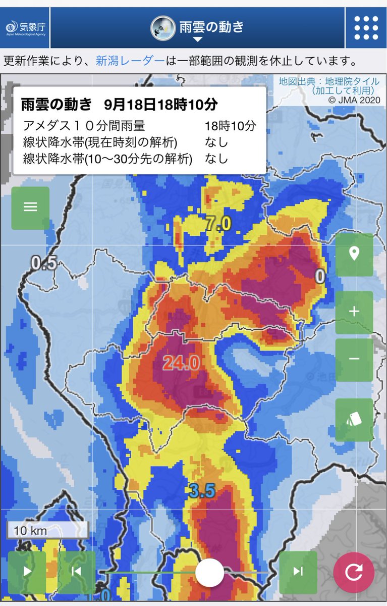 futagon99's tweet photo. 越前市で10分26㎜の猛烈な雨。県内でもここまでの強さの雨は過去降ったことがありません。その後の10分でも24㎜、15㎜。一気に浸水害の危険度が高まっています。雨雲は移動していますが、しばらく危険な場所には近づかないようにしましょう。福井市内もゴロゴロ⚡️雨雲の動きを要チェックです。 https://t.co/4z4dlm2tIs