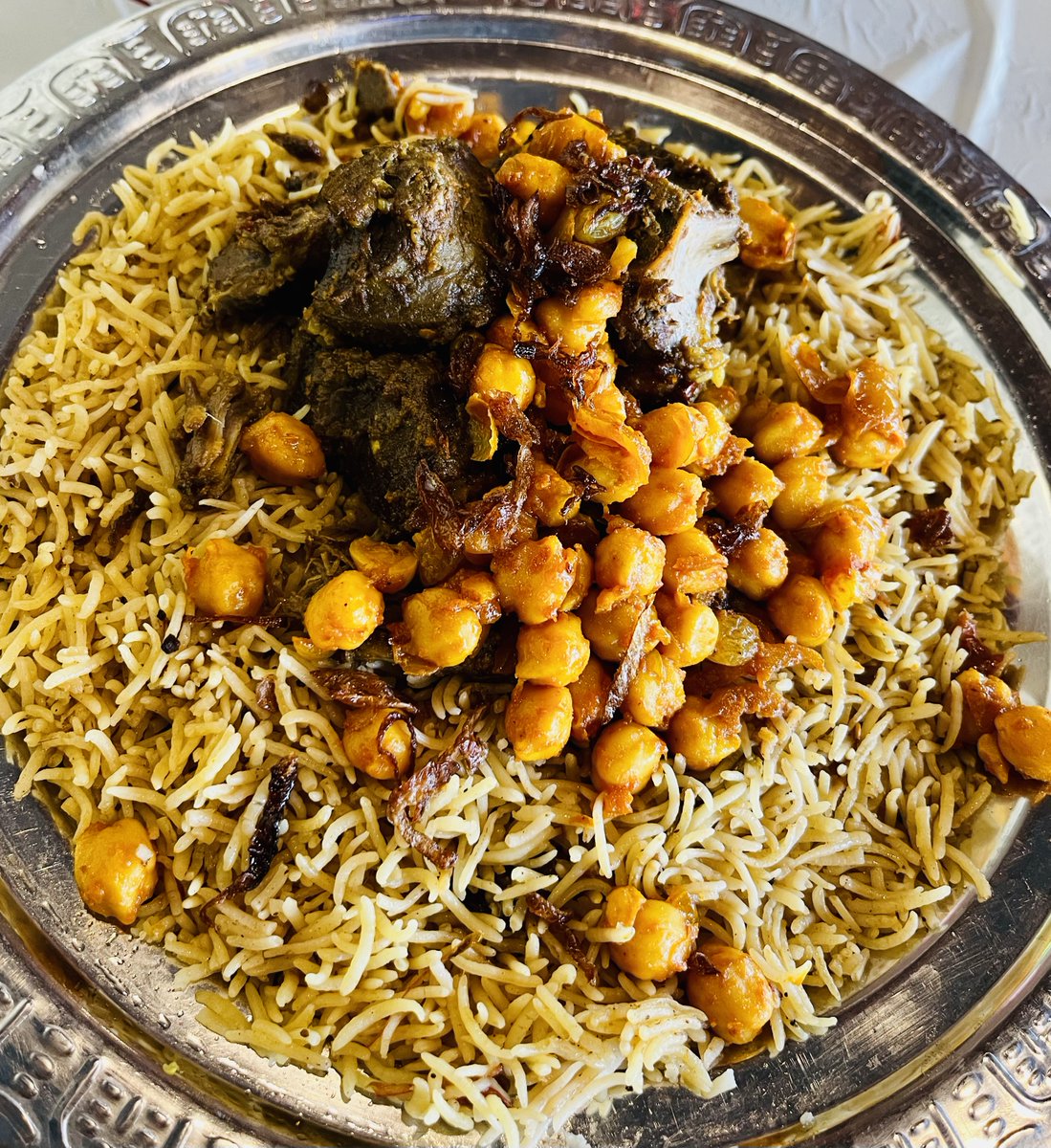 Abu_Hashim04's tweet photo. One of the most delicious food in Oman 🇴🇲 #Muttonmandi https://t.co/jQh27VdDG9