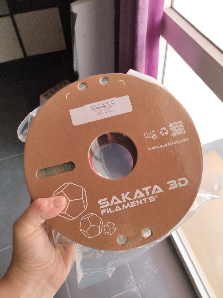 TDimensiones's tweet photo. Illo illo illo!!! Mi sueño se ha cumplido por fin dejaré de sentirme mal por tirar tantas carcasas de bobina!! 😭😭 Ahora es de cartoooon . @Sakata3D  te amo https://t.co/3fpkFrIqD9