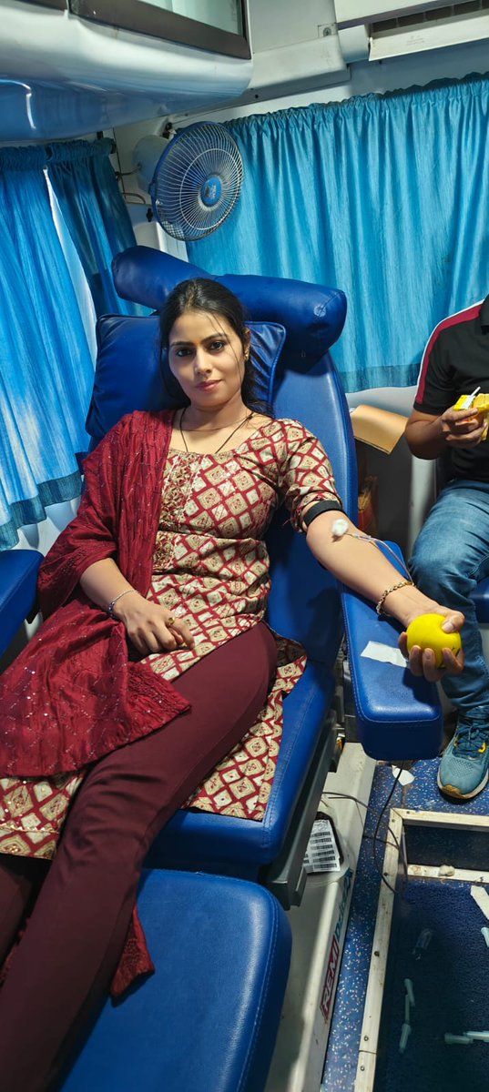 Gunapatwari's tweet photo. मध्यप्रदेश पटवारी संघ के आवाहन पर आज गुना में हड़ताल स्थल पर रक्त दान शिविर का आयोजन किया गया जिसमें गुना के पटवारी साथियों ने रक्तदान किया = लहू की पुकार =       
#2800की_घोषणा_पूरी_करो #2800gradepay #2800Gradpay @mppatwarisangh https://t.co/mM6a0z9y8l