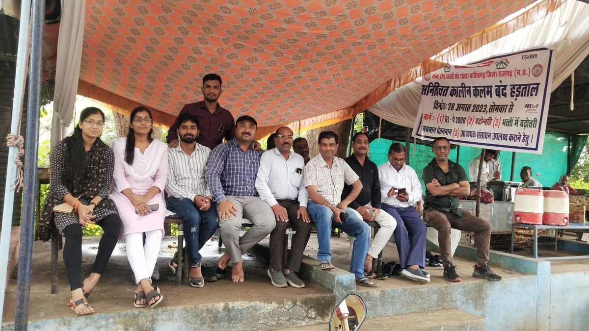 #2800की_घोषणा_पूरी_करो
#mppatwarisangh 
#mppatwariStrike 
<a href="/BJP4India/">BJP</a> <a href="/BJP4MP/">BJP Madhya Pradesh</a> <a href="/CMMadhyaPradesh/">Chief Minister, MP</a> <a href="/nstomar/">Narendra Singh Tomar</a>  <a href="/DainikBhaskar/">Dainik Bhaskar</a> 
<a href="/OfficeofSSC/">Office of Shivraj</a> <a href="/JPNadda/">Jagat Prakash Nadda</a>
<a href="/JM_Scindia/">Jyotiraditya M. Scindia</a> <a href="/ppbajpai/">punya prasun bajpai</a> <a href="/narendramodi/">Narendra Modi</a> 
<a href="/INCMP/">MP Congress</a> <a href="/OfficeOfKNath/">Kamal Nath</a> <a href="/PMOIndia/">PMO India</a> @AmitShahOffic
<a href="/mygovindia/">MyGovIndia</a> <a href="/BBCHindi/">BBC News Hindi</a> <a href="/TheLallantop/">The Lallantop</a> <a href="/ravishndtv/">ravish ndtv</a>