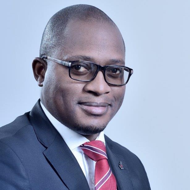 povonewstv's tweet photo. Tapera Mushoriwa has been appointed as the new CEO of First Capital Bank Zimbabwe.

Before joining FCB, Mushoriwa was the MD of the National Building Society, he previously held senior management roles at Sasai, Steward Bank &amp; Standard Chartered Bank. https://t.co/40ZyibuEhz