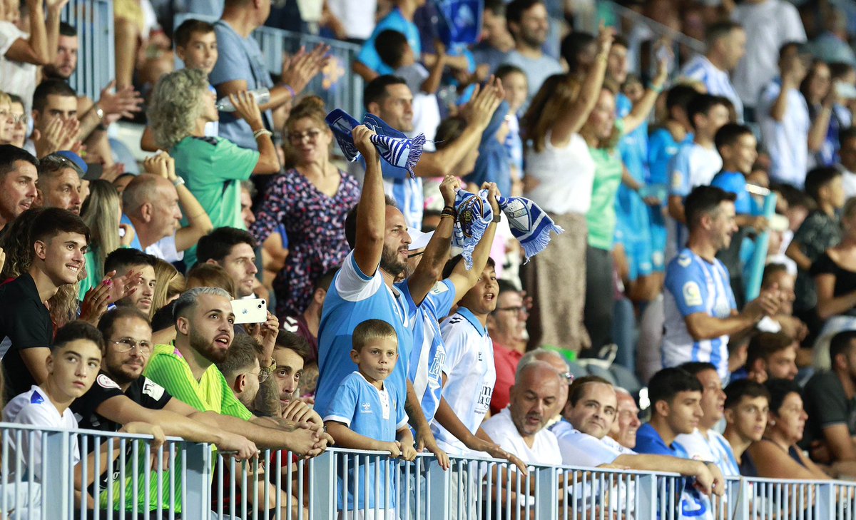 futboldbronce's tweet photo. El @MalagaCF en MODO APISONADORA 🤩

Los de Sergio Pellicer suman ya su tercera victoria consecutiva y asaltan la parte alta de la tabla ⚽ https://t.co/KW1iePppEu