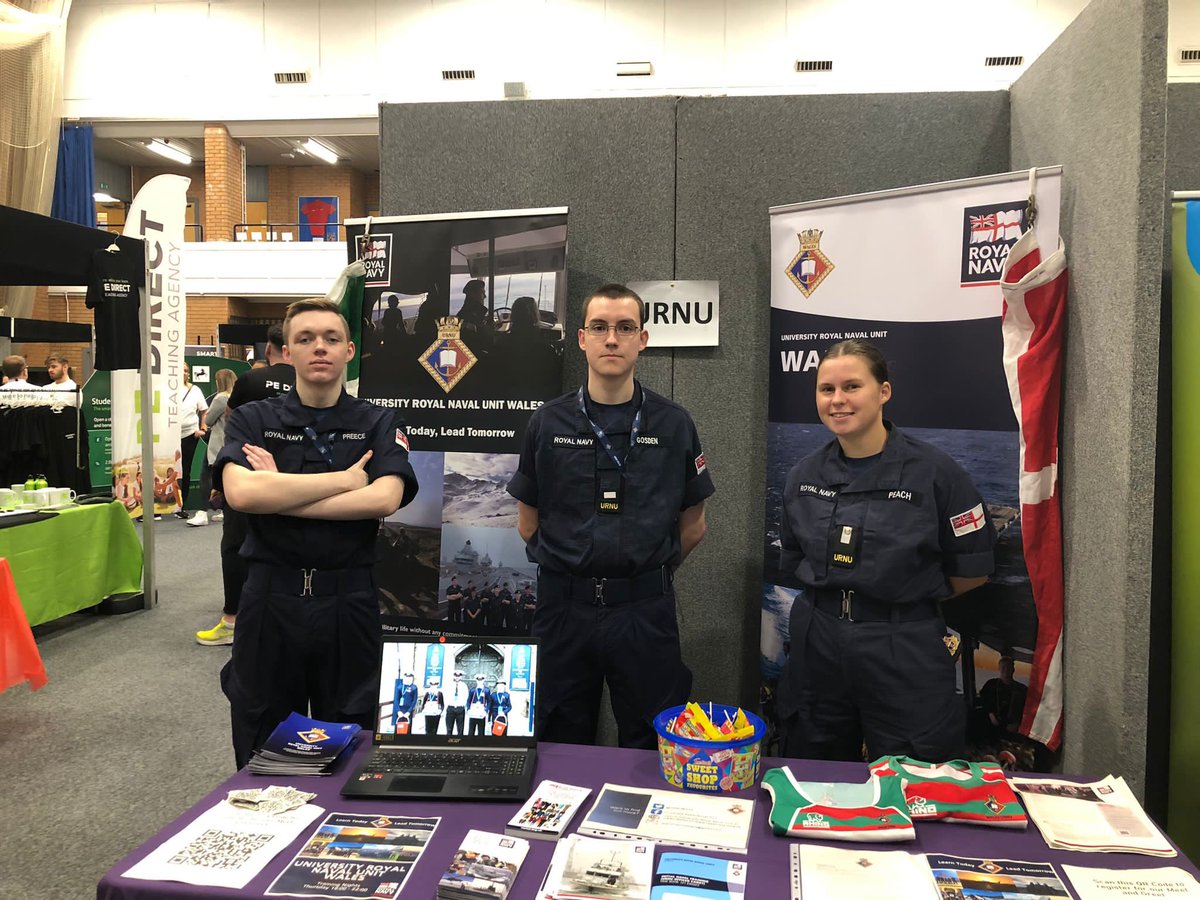 Attending the freshers fair for @UniSouthWales ? Interested in other experiences and exploring your horizons while at Uni? Check out our team and talk to them about URNU Wales.