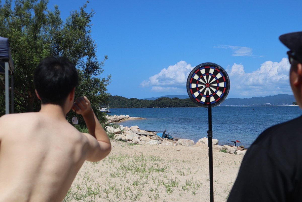 koi920swarrow's tweet photo. すっぽんぽんダーツ
異様な夏の思い出 https://t.co/5ZEq8QUdDX