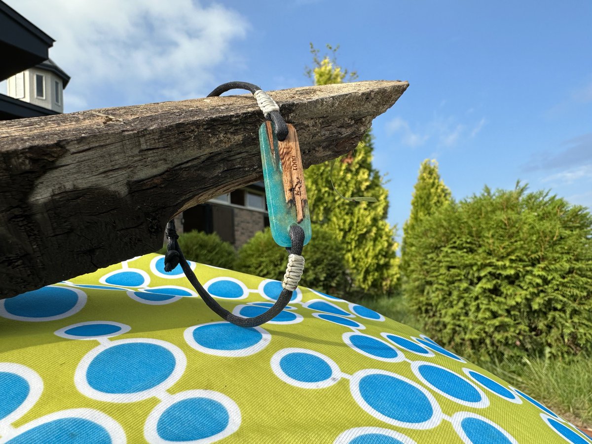 明日20時からギムレットの牧柵キーホルダーと新作のブレスレットを販売