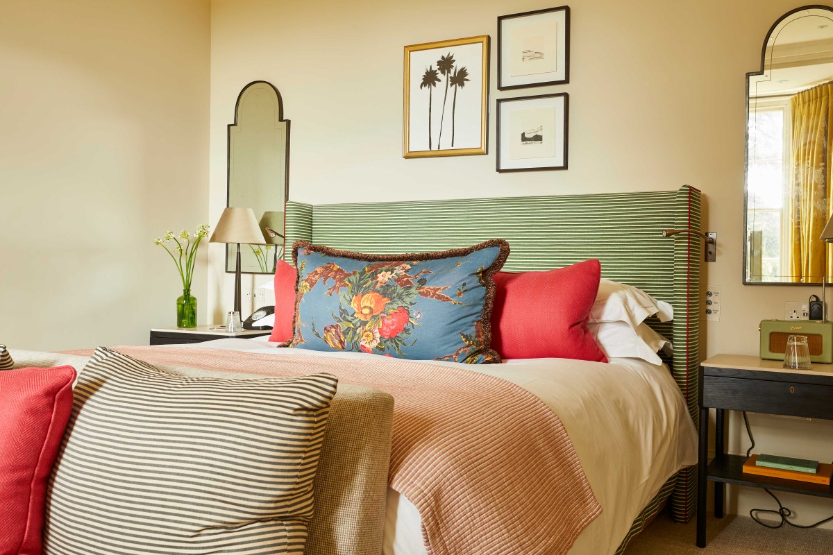 Escape the every day and allow Lime Wood to be your sanctuary with a stay designed to nurture you from the inside out. Embrace spontaneity with a relaxing stay for two this September from £495, including use of the Herb House spa 🌿🧖‍♀️ Book now!

limewoodhotel.co.uk/special-offers…