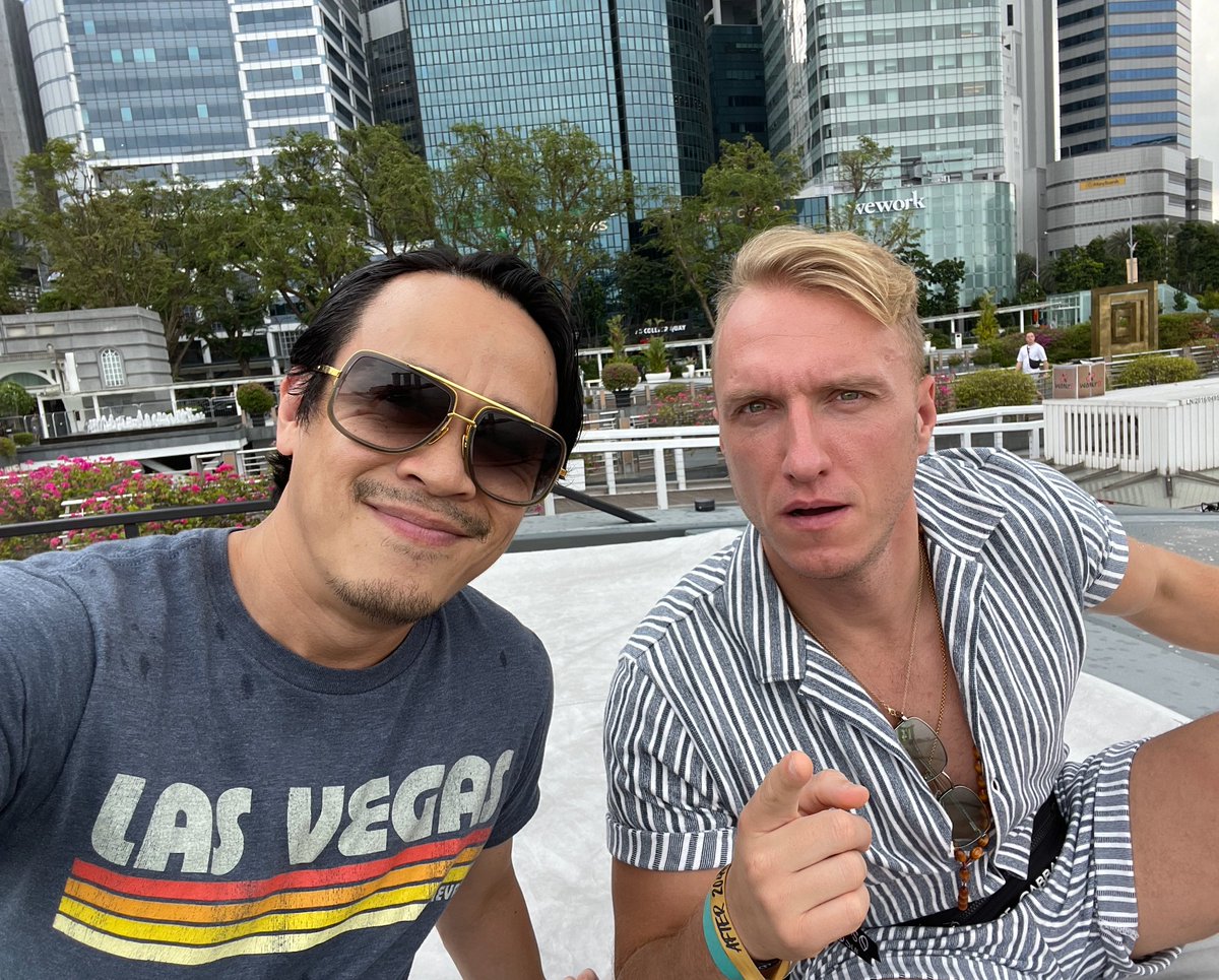 ultrastarter's tweet photo. Back in the US after some epic meet-ups in Singapore. 

Multi-billions in combined net worth were at this table.

Got to meet @VitalikButerin @MMCrypto and many other legends. 

Something BIG is right around the corner for @hourglass_wait. 

#Apexblock  #Token2049