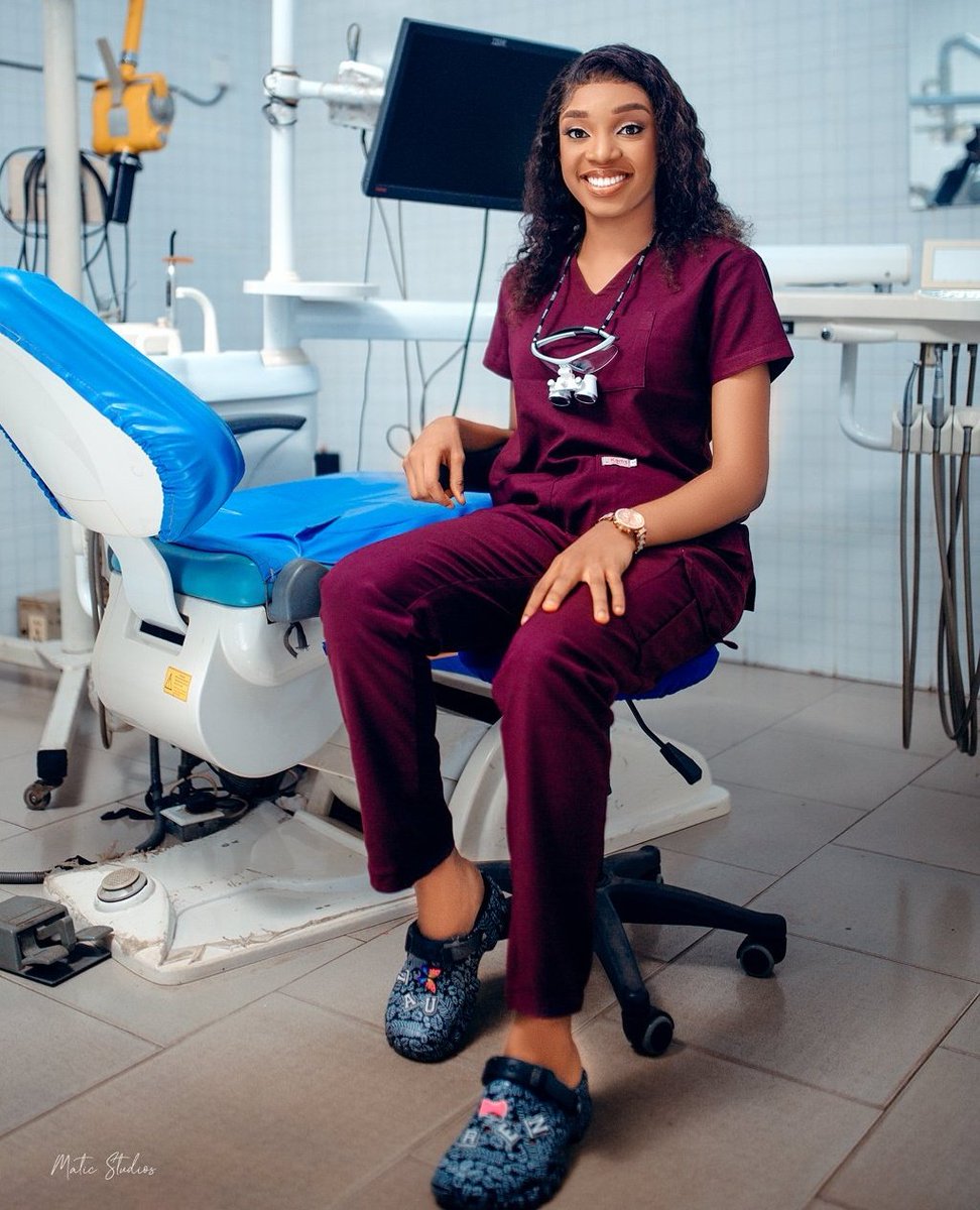 Meet Ugochi Nwizu.

The 2023 best UNN graduating BDS Doctor.

Ugochi Nwizu was the best student in Medicine, Surgery, Physiology with eight distinctions in Anatomy, Biochemistry, Oral Biology, Pathology, Pharmacology, Maxillofacial Surgery, etc.

Let's Retweet to celebrate her!