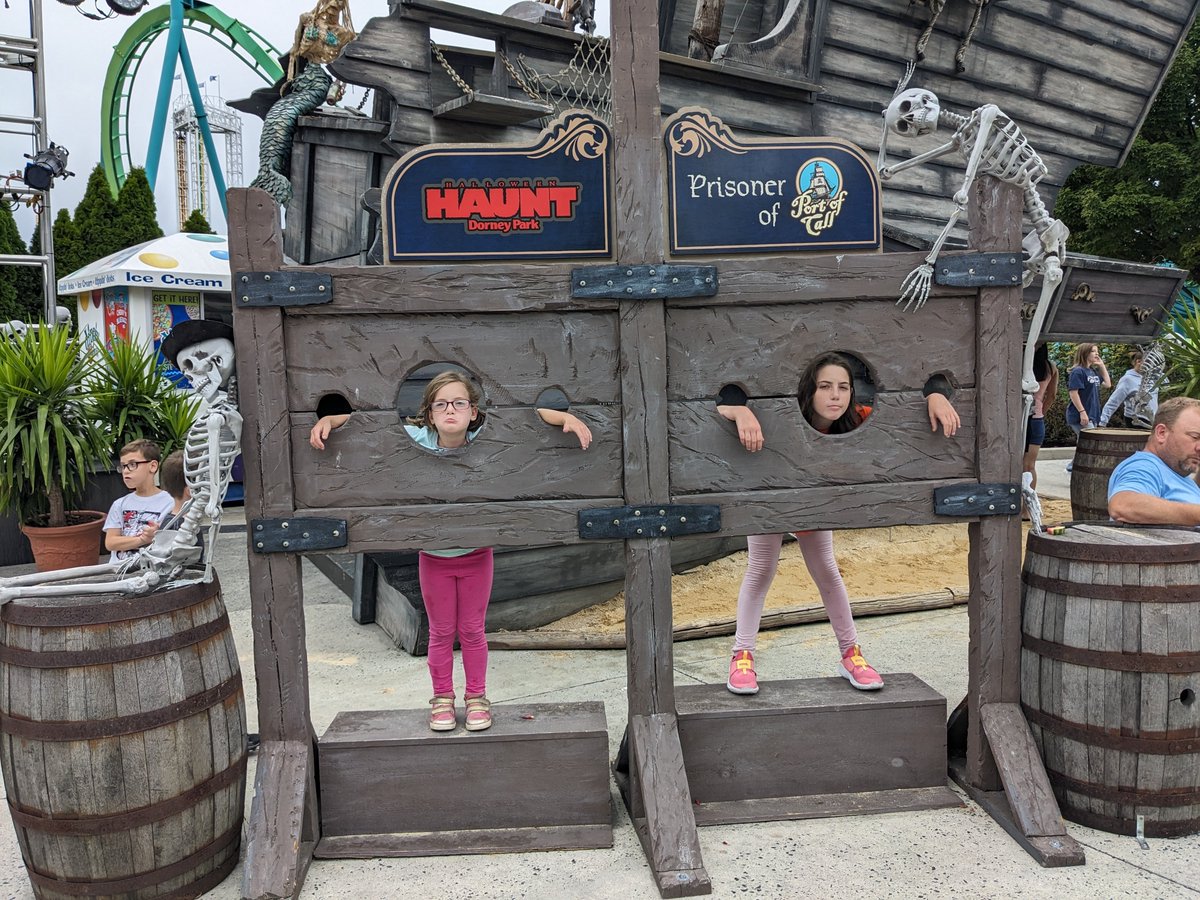 DaraTeaches's tweet photo. The 6 of us had a great time on our first every visit to @DorneyParkPR yesterday, courtesy of the best team in baseball @IronPigs #RunToDorney

We're definitely going back next year!!! https://t.co/HddjsW5GCB