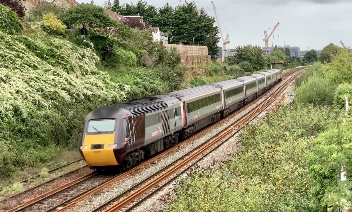 Davidal20103984's tweet photo. Last day of XC 125s. Had to make a special trip to catch them a couple of weeks ago as they didn’t pass through my neck of the woods. Here’s a few video stills taken at Bedminster. RIP. #highspeedtrain #class125   @CrossCountryUK  #class43 https://t.co/8Wvxwg4TFV