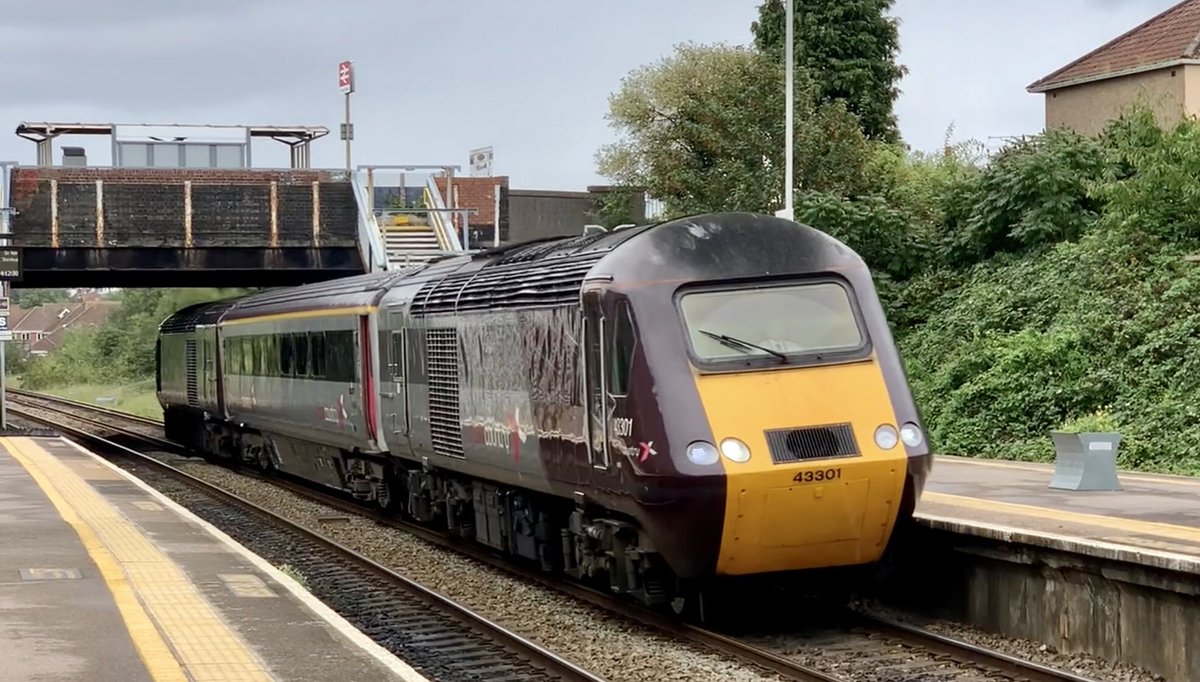 Davidal20103984's tweet photo. Last day of XC 125s. Had to make a special trip to catch them a couple of weeks ago as they didn’t pass through my neck of the woods. Here’s a few video stills taken at Bedminster. RIP. #highspeedtrain #class125   @CrossCountryUK  #class43 https://t.co/8Wvxwg4TFV