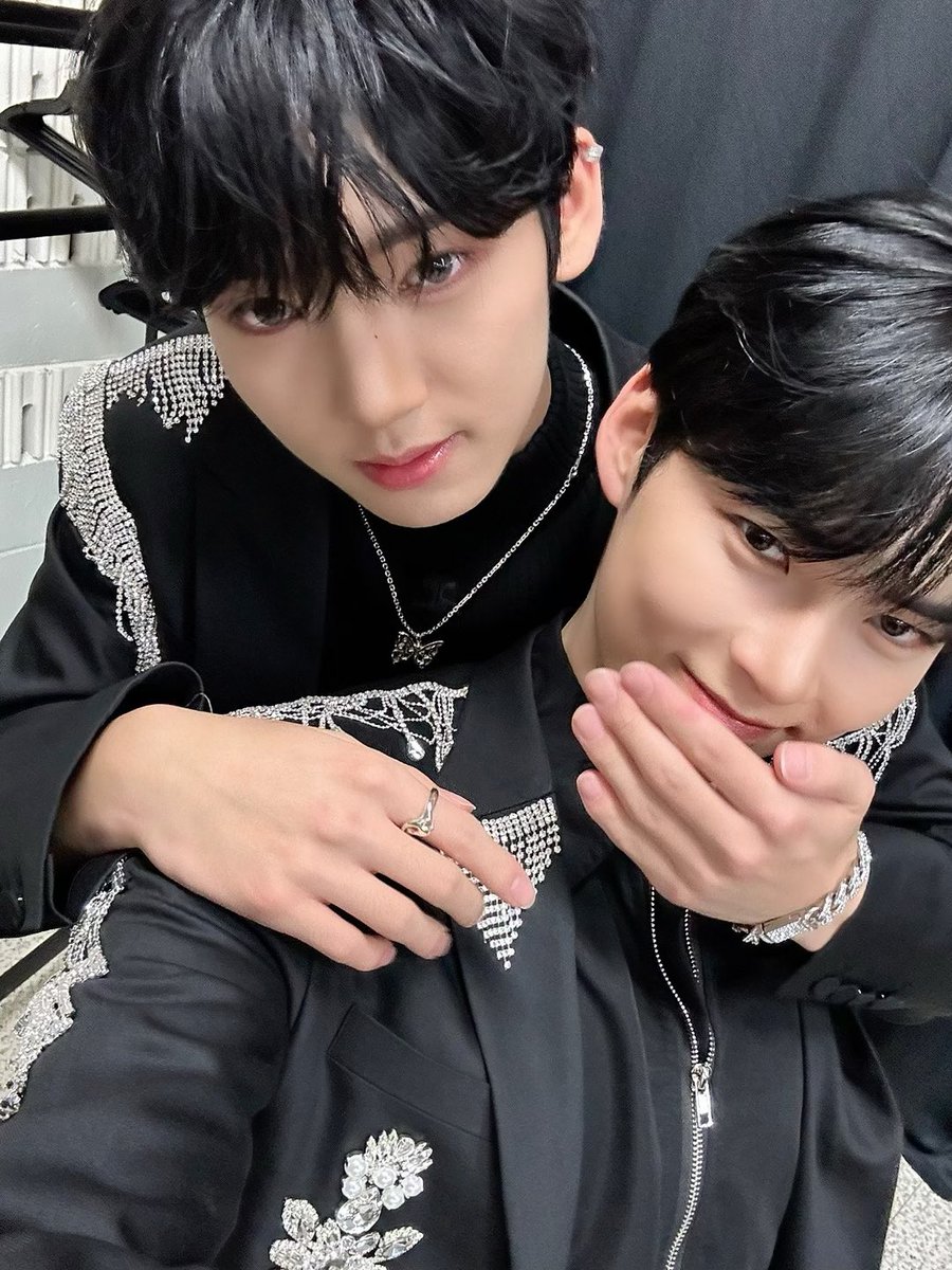 chocomintdnl's tweet photo. 🤍❤ #HANYUJIN #SUNGHANBIN #ZB1 #ZEROBASEONE https://t.co/cMJs3r0Hz1