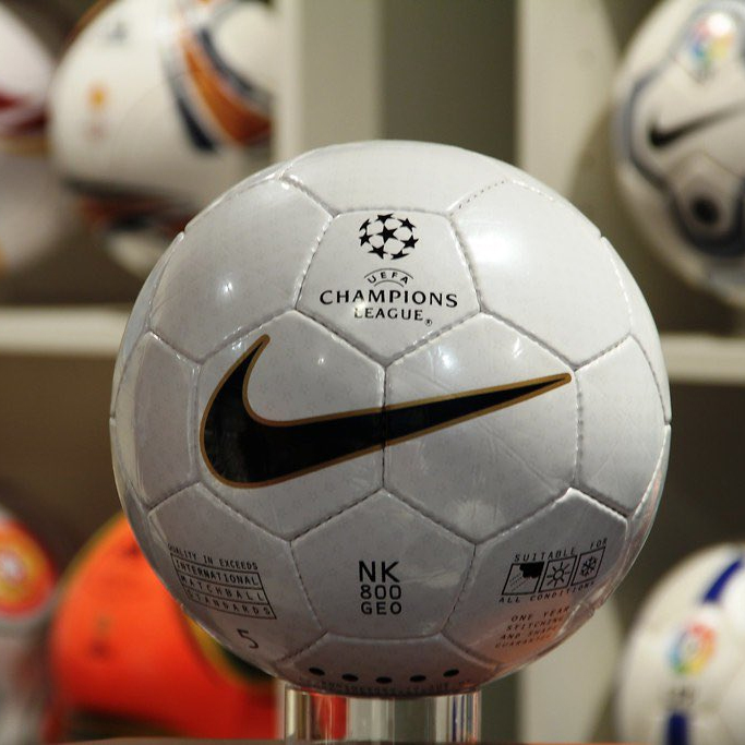 90sfootball's tweet photo. The 1999 Champions League Final Ball. https://t.co/oa9VJVbItc