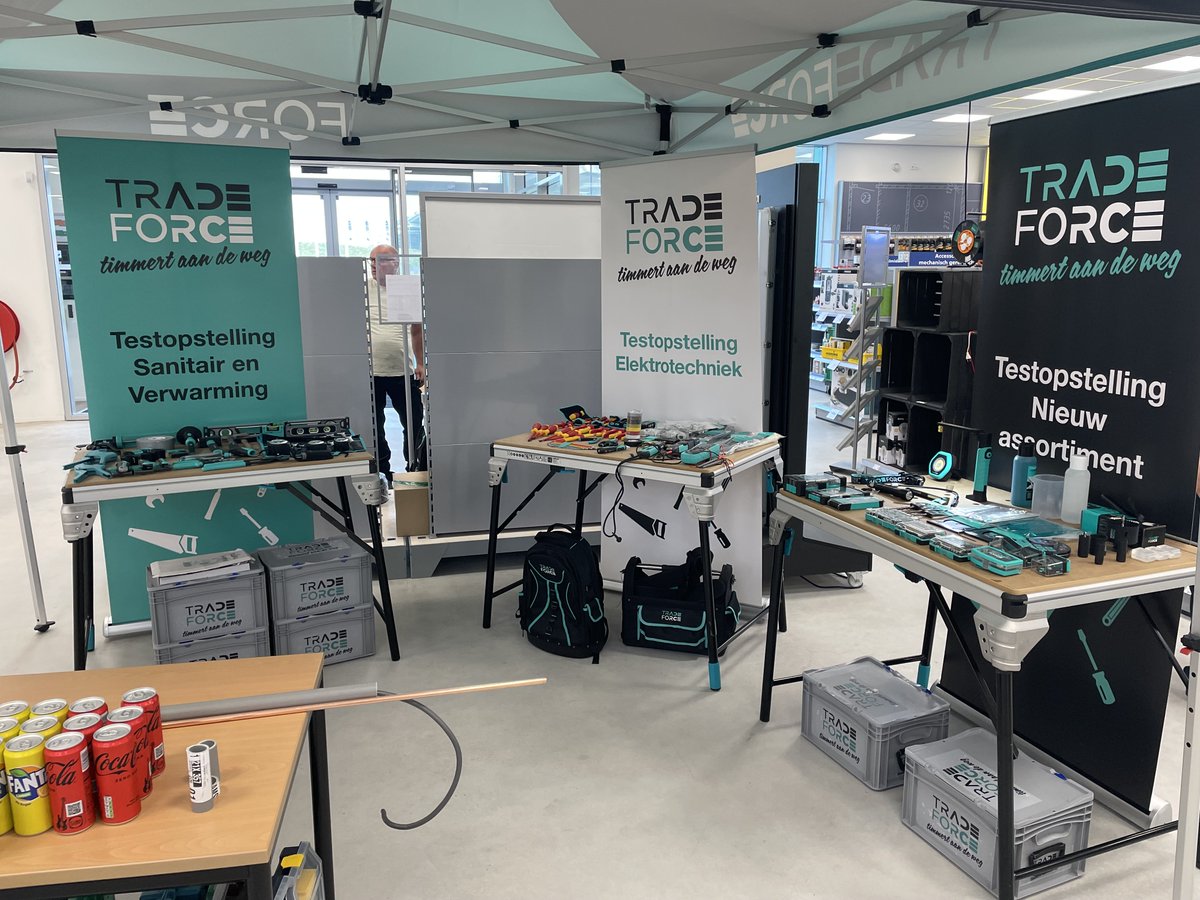 technische_unie's tweet photo. Het 'Tradeforce timmert aan de weg event' is vandaag van start gegaan in Amsterdam Sloterdijk! Kom langs en ervaar de kwaliteit van Tradeforce.
Bekijk de route van de bus op https://t.co/bpKpqLF51e. Zien wij u daar? https://t.co/Tv6l9w5upF