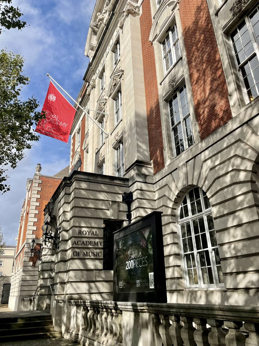 Clare_Quinn_'s tweet photo. Good to be back @RoyalAcadMusic 🤍Ready to start my final year ✨ https://t.co/h6s5bKnnlt