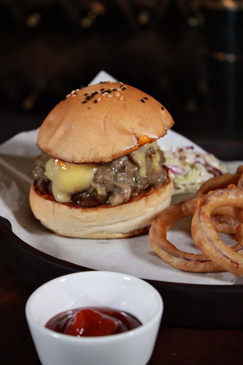 fnkybgr's tweet photo. Get your bundle deal at 50% off on Bolt Food around Karen and it’s environs. 🍔🍔

Lunch at work has never sounded better 😍
Call us on 0788 790 062 M-pesa 

T&amp;C apply 😍

#fnkybrgr #fnkyoffers #burgerlovers #nairobirestaurant #nairobifoodie #foodie #nairobiburger #eatout https://t.co/Vais1eCyNo