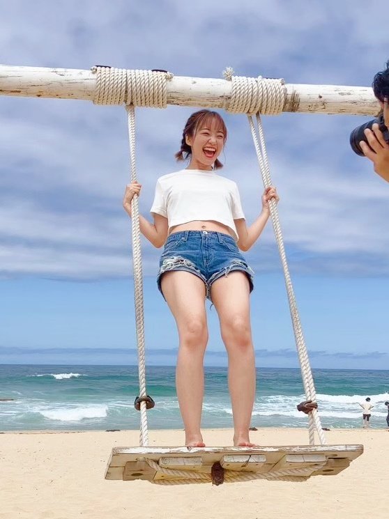 あやからしさ全開 写真集発売中です～～！！ ブランコたのしかった