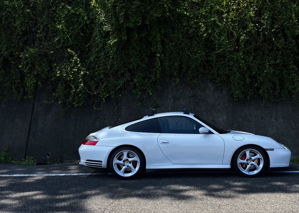 996Gamazon's tweet photo. 車検に出したのが8月24日。戻って来たのが9月15日。長���った〜😑

車検そのものは早めに終わっていたものの、「おやっ？」という部分が見つかってそのパーツ交換に時間を取られた、って話。

で、海を見にドライブ🐸

#ポルシェ911 #車検 https://t.co/i0SlZ7UAcM