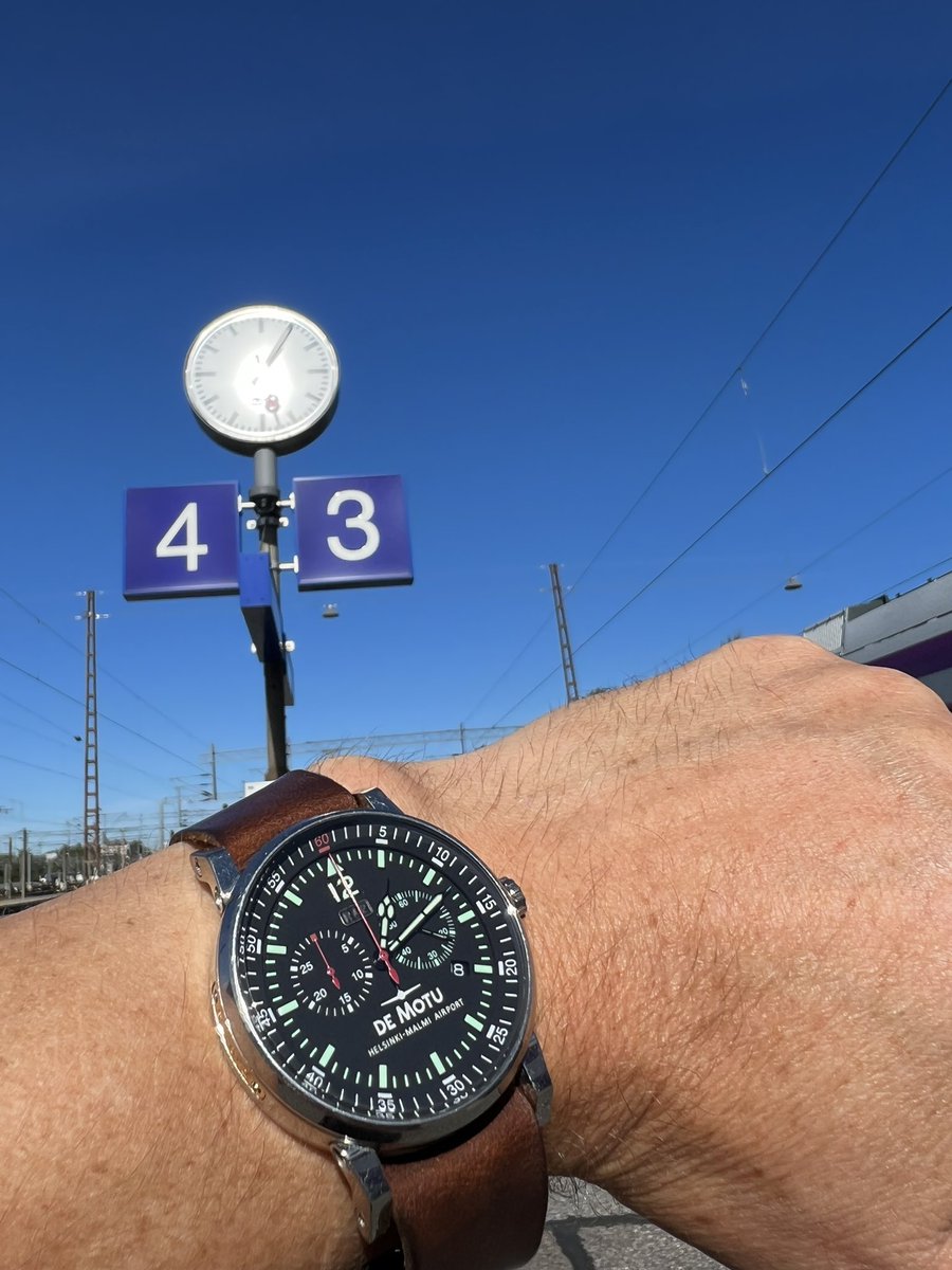 #vr #hsl FYI. Kello asemalla on vähän pielessä…