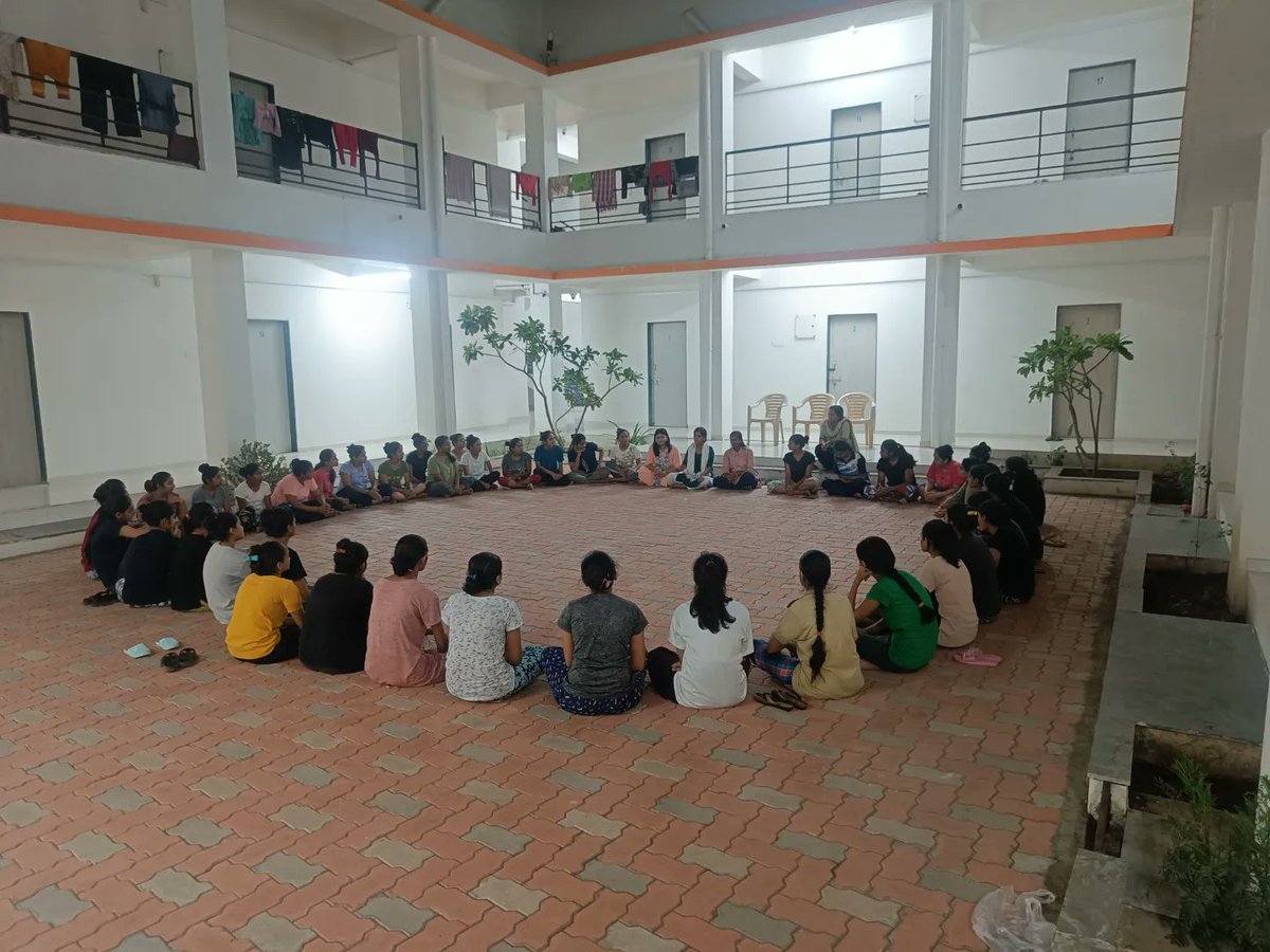 tank_drashti's tweet image. કેન્દ્રીય છાત્ર નેતા પ્રવાસ અંતર્ગત કુ. પૂનમ બેન શેખાવત નું સૌરાષ્ટ્ર યુનિવર્સિટી ખાતે પ્રવાસ રહ્યો.
#abvprajkot