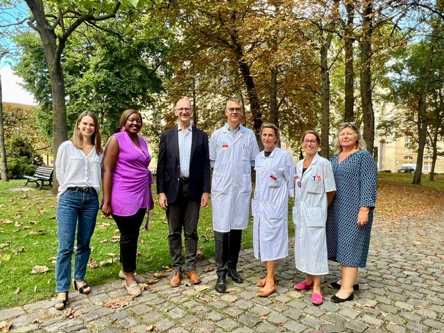 Hôpital Pitié-Salpêtrière AP-HP (@hoppitiesalpe) on Twitter photo Merci à <a href="/CrisJRoss/">Christopher Ross</a>, CIO de la <a href="/MayoClinic/">Mayo Clinic</a>, pour sa visite à l'<a href="/HopPitieSalpe/">Hôpital Pitié-Salpêtrière AP-HP</a> : des échanges très enrichissants sur les #innovations hospitalières, en matière de recherche clinique et d’amélioration des parcours des #patients notamment. It was a pleasure ! <a href="/APHP/">Assistance Publique – Hôpitaux de Paris (AP-HP)</a> Merci à <a href="/CrisJRoss/">Christopher Ross</a>, CIO de la <a href="/MayoClinic/">Mayo Clinic</a>, pour sa visite à l'<a href="/HopPitieSalpe/">Hôpital Pitié-Salpêtrière AP-HP</a> : des échanges très enrichissants sur les #innovations hospitalières, en matière de recherche clinique et d’amélioration des parcours des #patients notamment. It was a pleasure ! <a href="/APHP/">Assistance Publique – Hôpitaux de Paris (AP-HP)</a>
