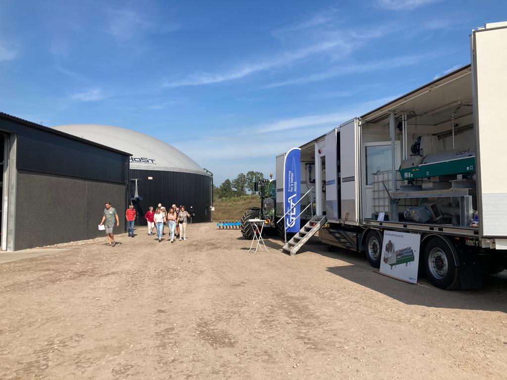 frankrooi's tweet photo. We kijken terug op een zeer geslaagde "Open Energie Dag "
Veel bezoekers hebben een kijkje kunnen nemen wat er gebeurt achter hun thermostaat voordat het #groengas het woonhuis binnen komt. Ik wil iedereen bedanken die deze dag mede mogelijk gemaakt heeft!!!
#Groenewoudgas https://t.co/xcOXgsphLF
