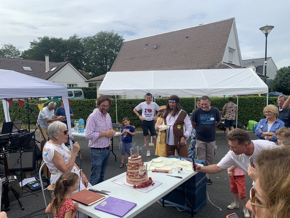 50 de Chevry 2

🎂 1973-2023 un anniversaire célébré par les habitants de ce quartier à conçu « à l’américaine »
Maisons individuelles, chemins piétons, rocade avec bandes cyclables, golf ⛳️ et espaces verts 
Un urbanisme favorisant les échanges entre voisins