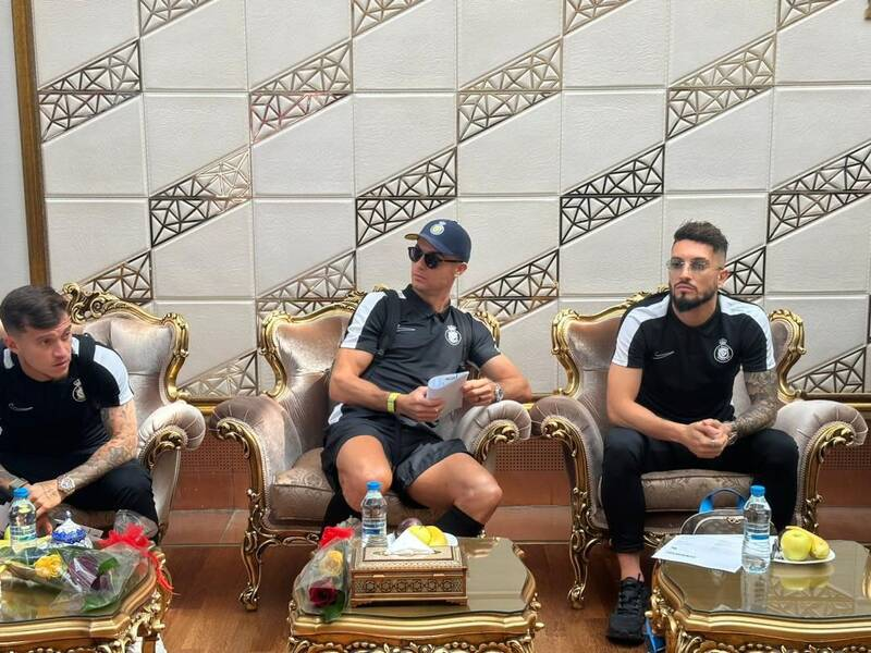 CarmiOmer's tweet photo. The #CR7 madness hit Tehran: Cristiano Ronaldo and Al-Nassr FC landed at Imam Khomeini airport in Tehran and were greeted by Iran football legend Ali Daei and Persepolis manager Reza Darvish. 
Al-Nassr will meet Persepolis tomorrow in the #AFCChampionsLeague at Azadi Stadium https://t.co/5r9yTPOaqq