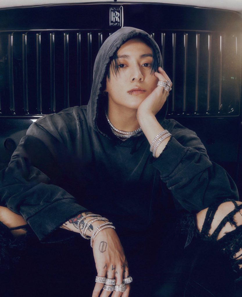 ashtique_z's tweet photo. #Yoonkook A/B/O AU
Yoongi has successfully begun his career in modelling &amp; has become the new darling that the whole world is falling for, until articles start piling up about Yoongi’s past linked to playboy extraordinaire Alpha Jungkook, the heir to the Seoul Crime Syndicate + https://t.co/84vZgGs69c