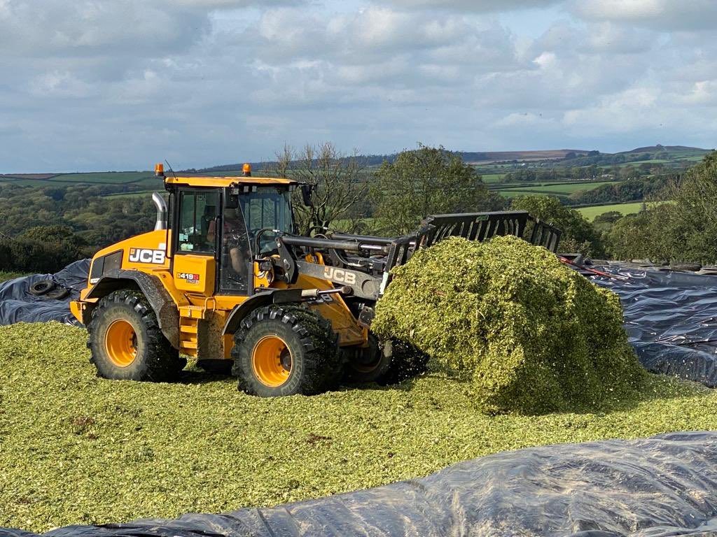 Evsthetractor's tweet photo. Wow!!!!!  Just had a visit from the council to say there’s been a complaint about the reversing beeper on our @JCBagriculture 419. This complaint is from someone a mile away!!!   Health and safety doesn’t matter when Joe Public gets involved. @1GarethWynJones @JoeWStanley https://t.co/r2ZYOeB0GA
