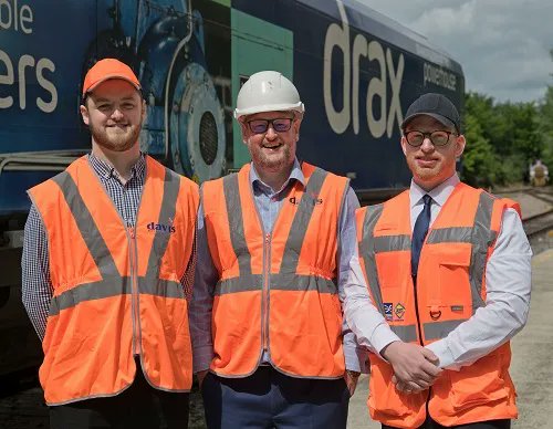 railindustry's tweet photo. Knorr-Bremse AG Derailment Detector EDT101, fitted to Davis Wagon Service’s UK freight wagons, has been awarded runner up in the Sustainability and Safety category at the 
Rail Freight Group Awards.

Find out more here: https://t.co/UK3dwPhr47 

#RIAMember https://t.co/941VPSTgIg