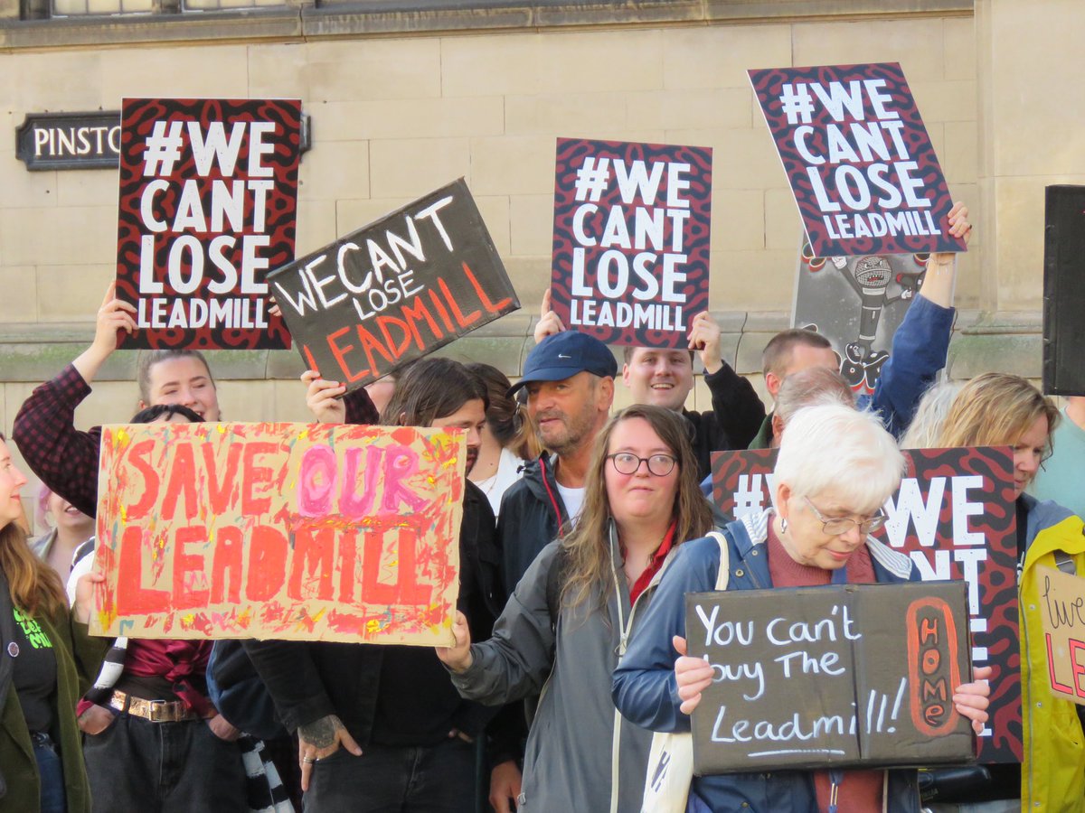 steelcitysnaps's tweet photo. Despite it being 9am on a Monday morning, there was a lot of support for the @Leadmill rally outside the Town Hall today where the public hearing was taking place from 10am ✊ #SaveTheLeadmill #WeCantLoseLeadmill #Sheffield https://t.co/1cXB4SQyil