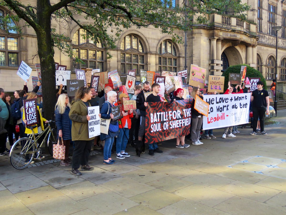steelcitysnaps's tweet photo. Despite it being 9am on a Monday morning, there was a lot of support for the @Leadmill rally outside the Town Hall today where the public hearing was taking place from 10am ✊ #SaveTheLeadmill #WeCantLoseLeadmill #Sheffield https://t.co/1cXB4SQyil