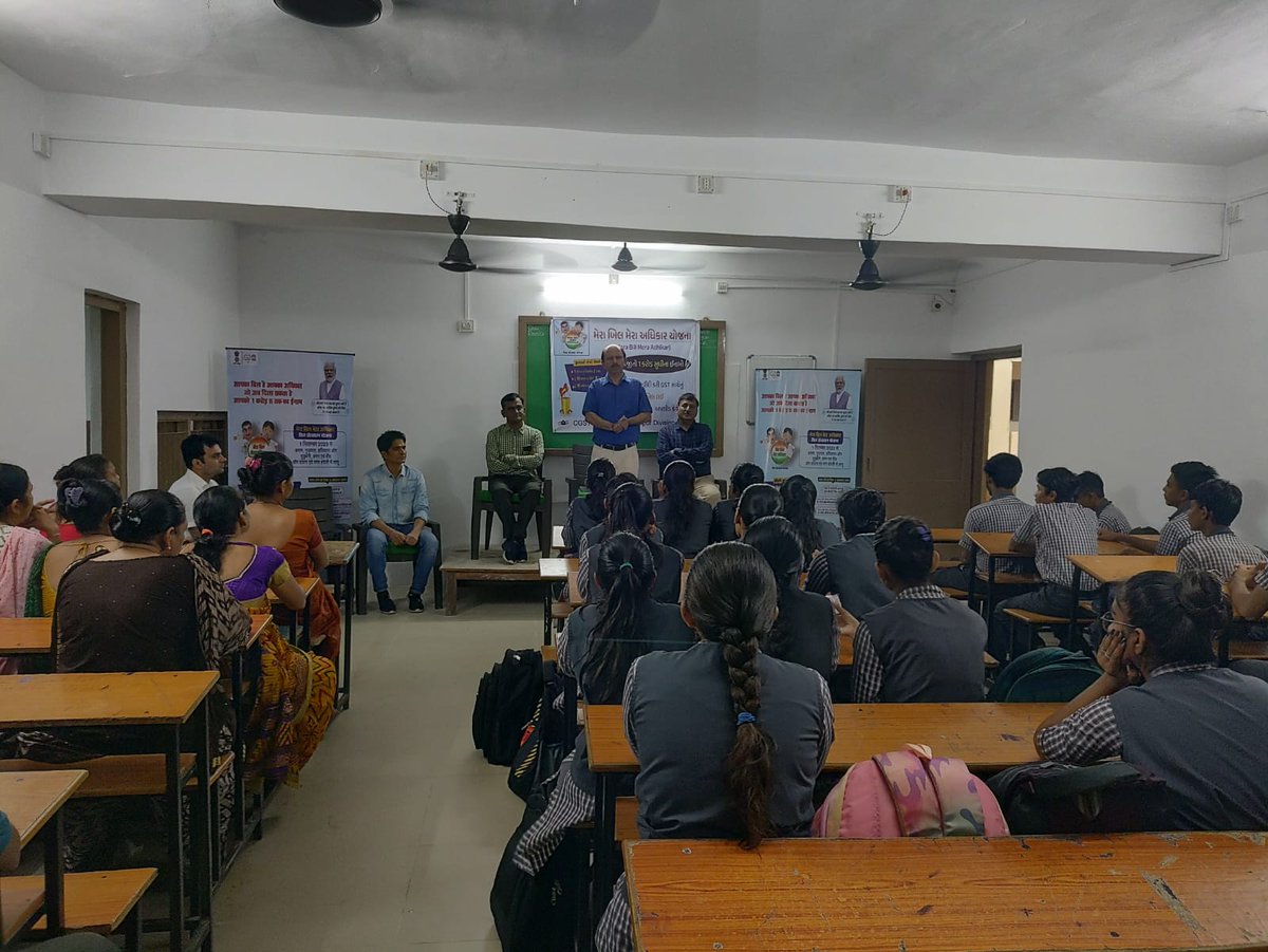 cgst_gnr's tweet photo. CGST Mehsana &amp; Palanpur Division jointly organized the "Mera Bill Mera Adhikaar" campaign at S V Shah Vidhya Vihar School, Mehsana. Officers also interacted with students/teachers to create awareness of Mera bill, Mera adhikar

#Mera_Bill_Mera_Adhikar https://t.co/o7hKXPOzQP