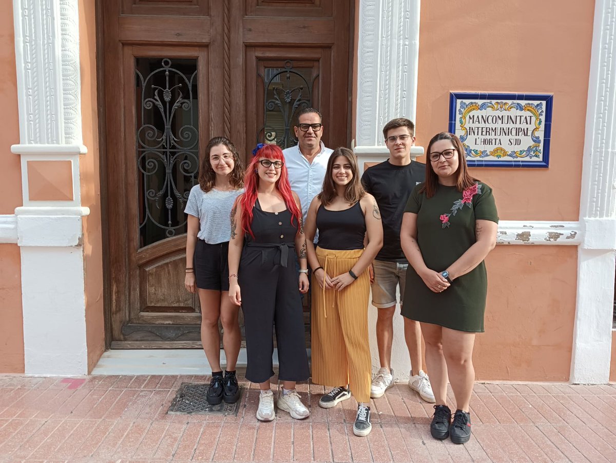 MancoHortaSud's tweet photo. 🔴#SomHortaSud | Hui s'han incorporat a la Mancomunitat de l'Horta Sud durant un any cinc persones joves a través del programa EMPUJU 2023 a les que el nostre president els ha donat la benvinguda. https://t.co/mDNyaE3JkJ