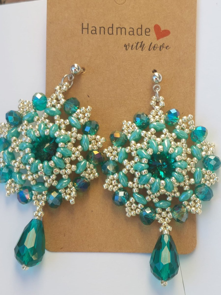 Glass green drop earrings #earrings #costumejewellery
#donnapiùfirenze  🔽 🔽
womanclothingonline.com/glass-green-dr…