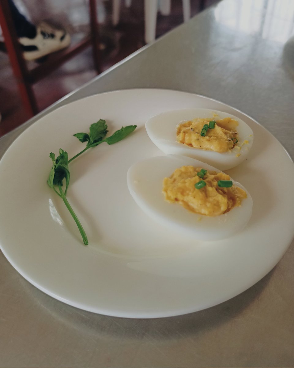 bababasti_a's tweet photo. Not bad for first timer 🤣 HAHAHA 

Canapé x Devil Egg 
presentation: ❌🙅
taste: ✅✨ https://t.co/85G1kJci0b