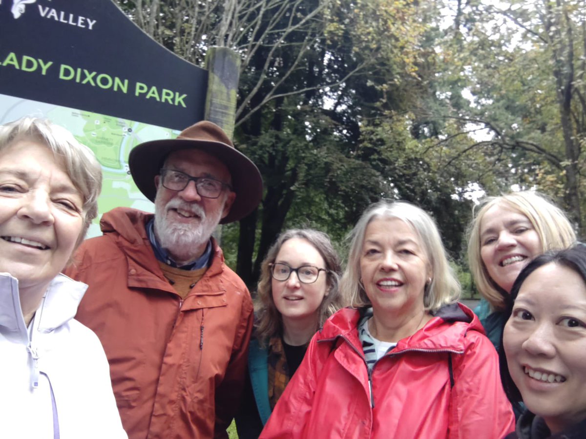 SoroptimistBFS's tweet photo. SI Belfast Club members enjoyed foraging for wild food sources with their guide Dermot (Forage Ireland). They picked and tasted blackberries, elderberries, hawthorne, nettles, sorrel and lots more. #soroptimist #sigbi #ukpac #planet #women #volunteer #sdg #environment #foraging https://t.co/LEMjcrrq3r