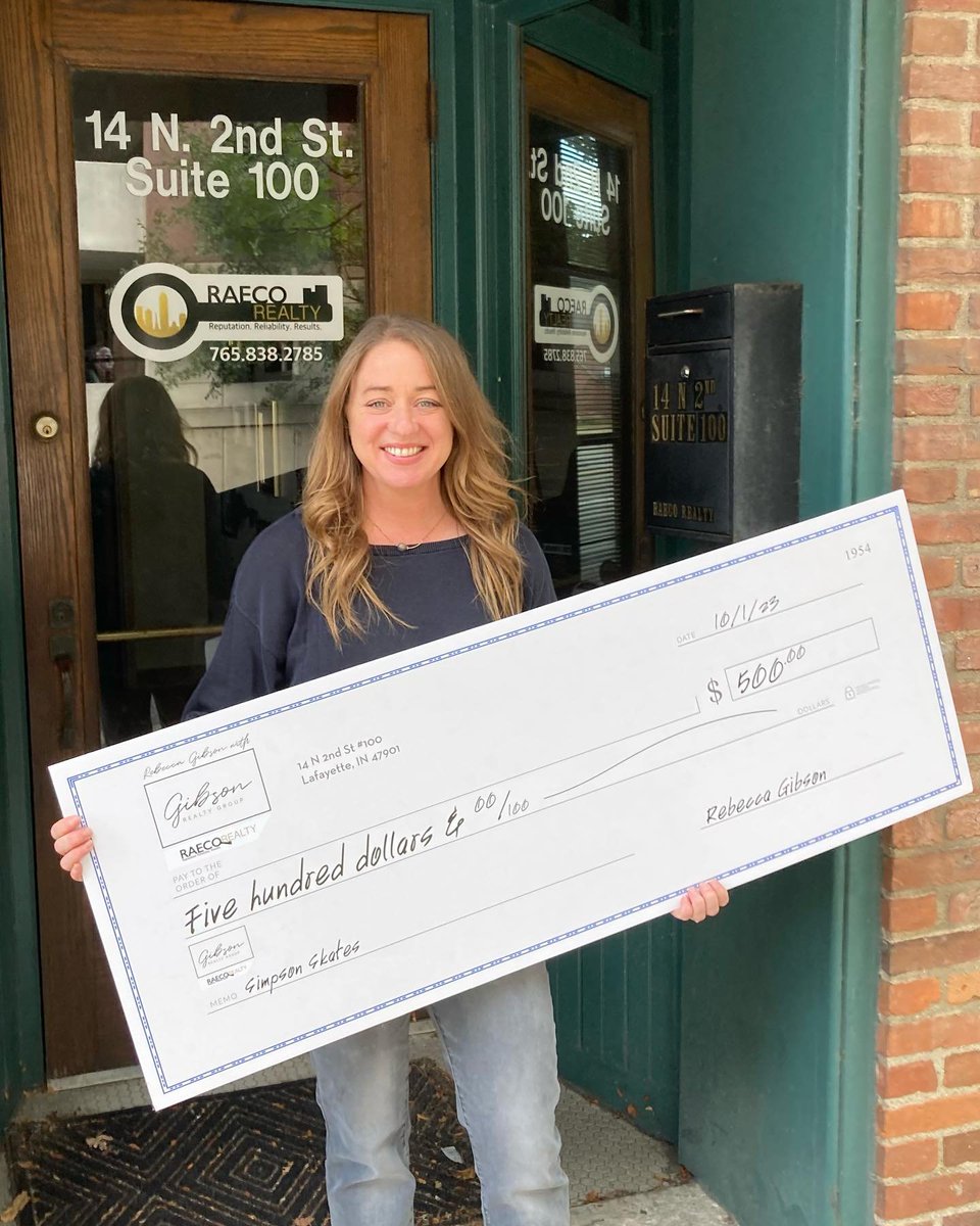 Rebecca Gibson of Raeco Realty with the $500 TOP PRIZE for the Advanced Tournament Oct 1st. Your name could be on that line!