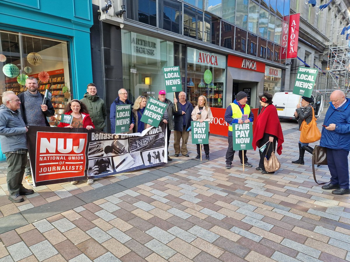 Setanta64's tweet photo. @ucu, @BDTUC, supporting strikers from UCU and NUJ. Up the workers, #UTWs! https://t.co/cOYQhryRyU