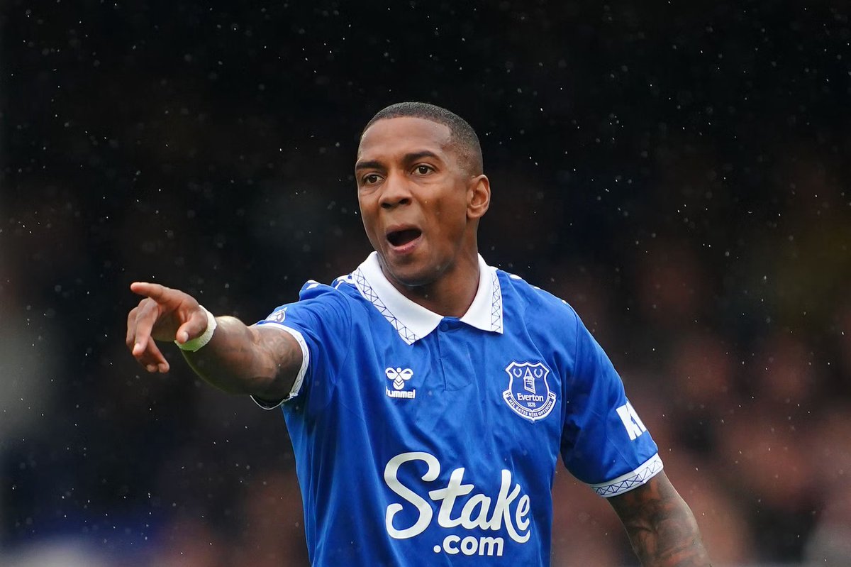 'Everton fans are fantastic week in, week out, whether we are at home or away. It is down to us as players on the pitch to go and keep them coming back and put points on the board.' - Ashley Young 🔵