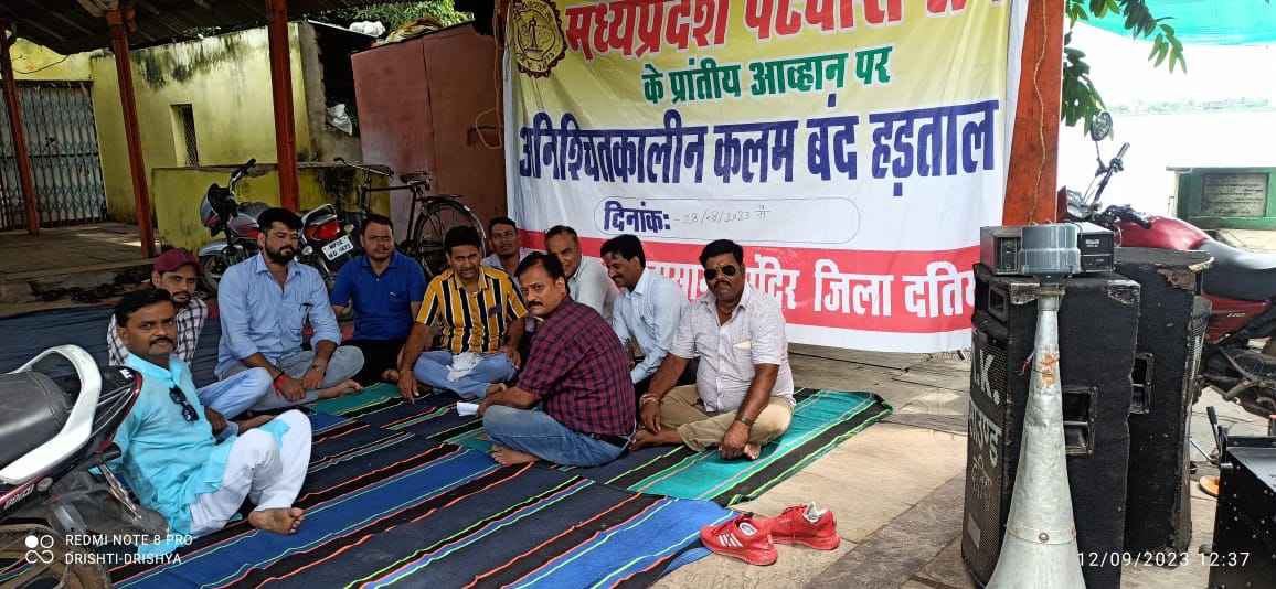 #2800की_घोषणा_पूरी_करो
<a href="/BJP4India/">BJP</a> <a href="/BJP4MP/">BJP Madhya Pradesh</a> <a href="/CMMadhyaPradesh/">Chief Minister, MP</a> <a href="/nstomar/">Narendra Singh Tomar</a>  <a href="/DainikBhaskar/">Dainik Bhaskar</a> @vdsharmabj
<a href="/OfficeofSSC/">Office of Shivraj</a> <a href="/JPNadda/">Jagat Prakash Nadda</a>
<a href="/JM_Scindia/">Jyotiraditya M. Scindia</a> <a href="/ppbajpai/">punya prasun bajpai</a> <a href="/narendramodi/">Narendra Modi</a> 
<a href="/INCMP/">MP Congress</a> <a href="/OfficeOfKNath/">Kamal Nath</a> <a href="/PMOIndia/">PMO India</a> @AmitShahOffic
<a href="/mygovindia/">MyGovIndia</a> <a href="/BBCHindi/">BBC News Hindi</a> <a href="/TheLallantop/">The Lallantop</a> <a href="/ravishndtv/">ravish ndtv</a>