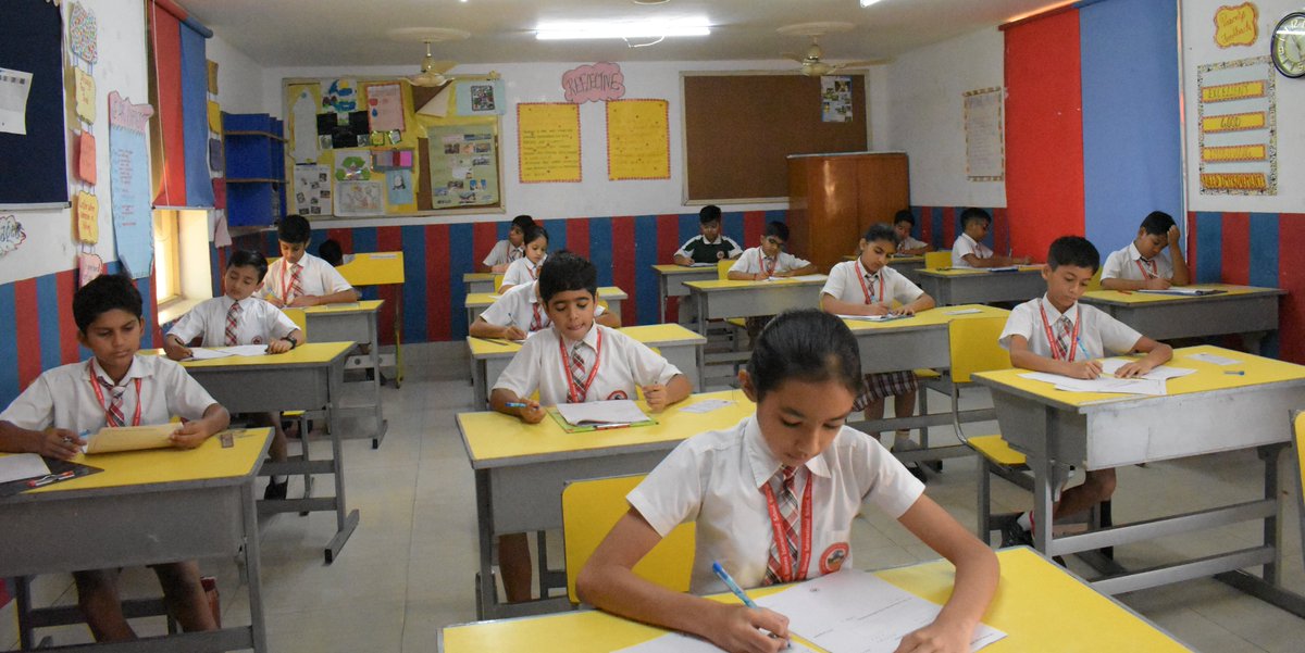 SaintMSGSchool's tweet image. Keep your dreams alive. Understand to achieve anything requires faith and belief in yourself, vision, hard work, determination, and dedication. Remember all things are possible for those who believe.
#day1
#examchallenge
#SaintMSGSchool
#knowledge
#educationmatters
@CambridgeInt