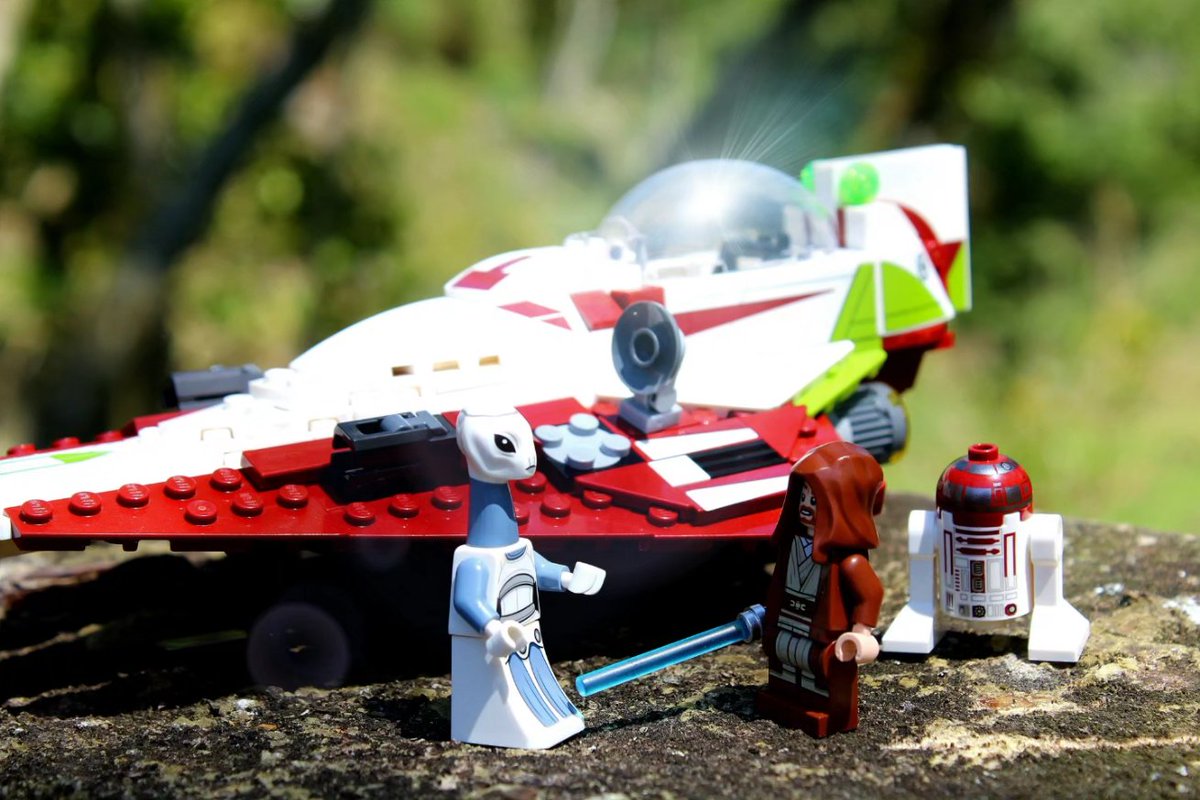 HELLGAMERS_BR's tweet photo. 📸 Lego Obi-Wan Kenobi's Jedi Starfighter
Flagrando Obi investigando.. e sim, trouxe uma Starfighter de Lego na viagem 🤣🔥
#hellgamersbr #LEGO #PHOTOS #toyphotography #toycollector #StarWars #starwarslego https://t.co/UWoQ1hZz9P