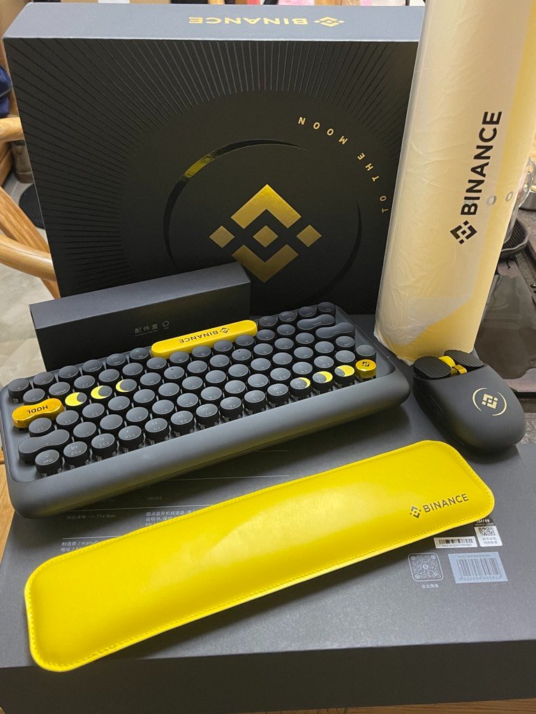 😯这是什么#币安定制周边！ biu特否，欢迎大家一起来晒图👀 #Binance #Web3