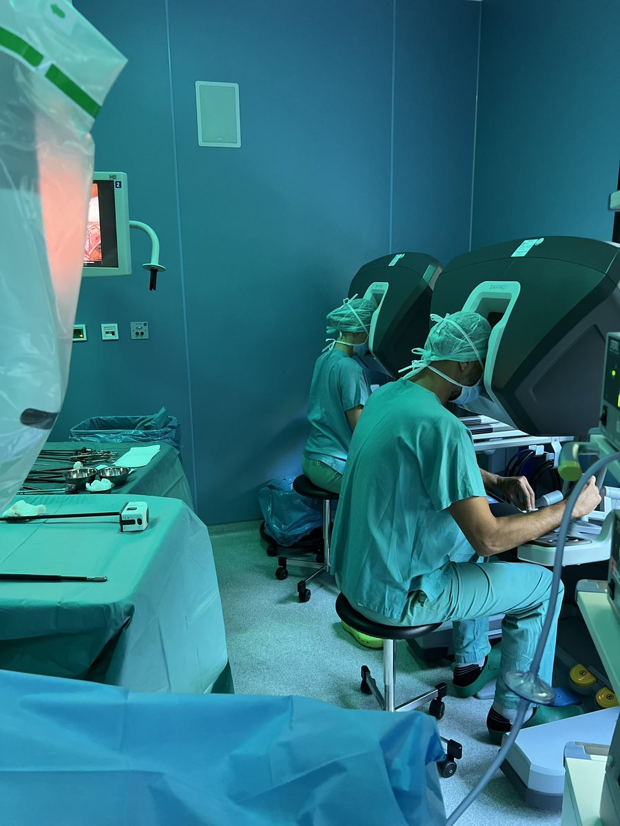 Universitätsklinikum Heidelberg (@uniklinik_hd) on Twitter photo in der Universitätsfrauenklinik (UFK) am #UKHD wurde die erste OP mit dem OP-Roboter "Da Vinci" durchgeführt. Er gehört dort nun zum festen High-Tech-Equipment, nachdem er schon erfolgreich in anderen Bereichen am UKHD eingesetzt wird. Operiert haben <a href="/zivanovicmd/">Oliver Zivanovic</a> und <a href="/lisaneesmd/">lisaneesmd</a>. in der Universitätsfrauenklinik (UFK) am #UKHD wurde die erste OP mit dem OP-Roboter "Da Vinci" durchgeführt. Er gehört dort nun zum festen High-Tech-Equipment, nachdem er schon erfolgreich in anderen Bereichen am UKHD eingesetzt wird. Operiert haben <a href="/zivanovicmd/">Oliver Zivanovic</a> und <a href="/lisaneesmd/">lisaneesmd</a>.