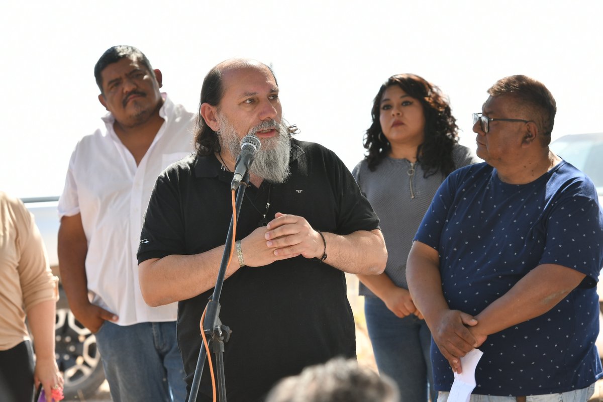 marcelo_yaquet's tweet photo. En #LaViña desde @AgriculturaAR un trabajo conjunto: Estado Local, Asociación Agroganadera La Viña, Asociación Por una Viña Mejor y el @mpa_AR
Corrales Móviles y Enfardadora p/ fortalecer la organización de las #AgroPymes
@JuanjoBahillo
@jmfernandeza
@milabarbieri
@OutesPablo https://t.co/u2ko3Y1BsB