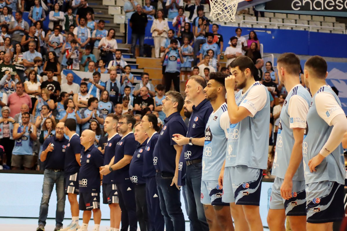 Fío de fotos da final da <a href="/37CopaGalicia/">XXXVII Copa Galicia de Baloncesto</a> disputada onte en Lugo entre o <a href="/CBBreogan/">Río Breogán</a> vs. <a href="/OBRADOIROCAB/">MONBUS OBRADOIRO</a> Grazas á <a href="/FGB_Baloncesto/">FGB</a> e <a href="/AXSC/">AXSC</a> polo seu trato e faciliadades en todo momento. EN breve todas as fotos en <a href="/matealaro2/">Matealaro</a> Dentro fío!